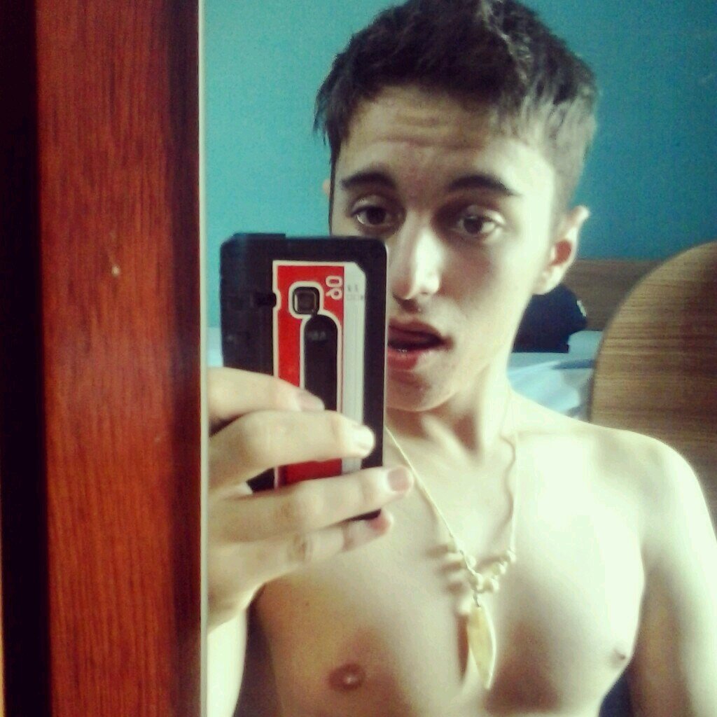 Facebook:http://t.co/jcoJo2WfJV…