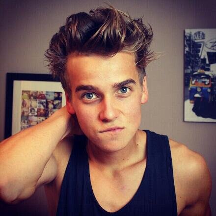 Cuenta de twitter dedicada al youtuber Joe Sugg!