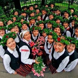Jelgavas 4.vidusskolas meiteņu koris Spīgo
Mākslinieciskā vadītāja - Līga Celma-Kursiete