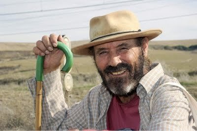 ConBdeVaca's profile picture. Me llamo Seferino, pero tu puedes llamarme a voces. Romántico y amante de los animales ♥ Poeta del campo ✮✮✮