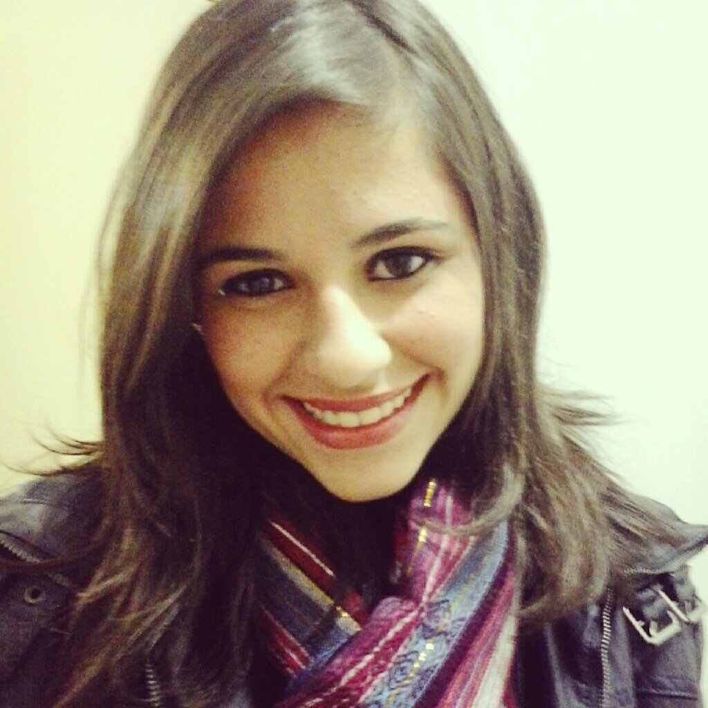 Deus , coca cola , amigos , festas , moda , maquiagem , chocolate , dormir , 17 anos , chatinha , TV , familia e mt mais !