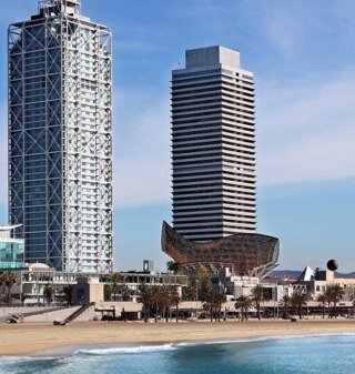Rooms in the center of Barcelona .
