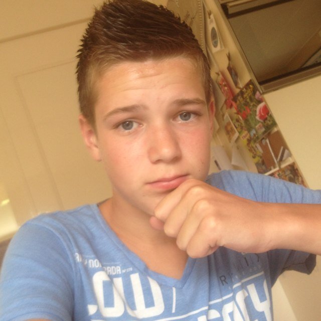 JB tl2a /NN c2 / #hardstyle / mijn motto is fish / altijd LOL met lauraa ! /
