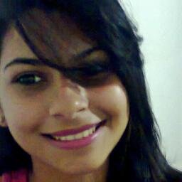 Deus, 19 Anos, Canceriana, Flamenguista, Extrovertida, Chata, Teimosa, Sincera, Impaciente, Ciumenta. Tão Cheia De Imperfeições & Muita Gente Gosta De Mim.