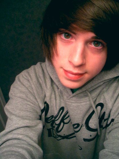 Follow me,i'll follow back :3 3