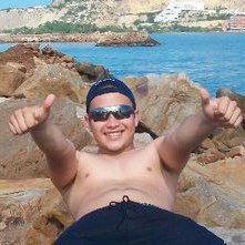 Estudiante de Ing. Civil / Fanático de la tecnología, los autos y la música / Intento dar lo mejor de mi siempre