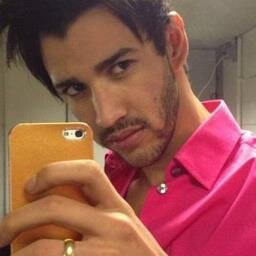 Uma fã louca para abraçar seu ídolo, uma fã que tem um amor infinito por ele, uma fã de desejo e faz tudo por seu ídolo! 3 '
