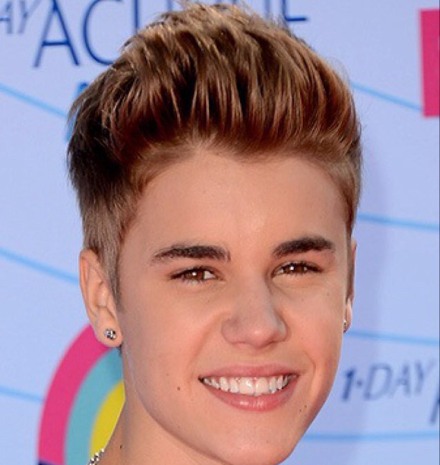 Hey guys Who i follow real  clebrites can you follow me back please:)xx
