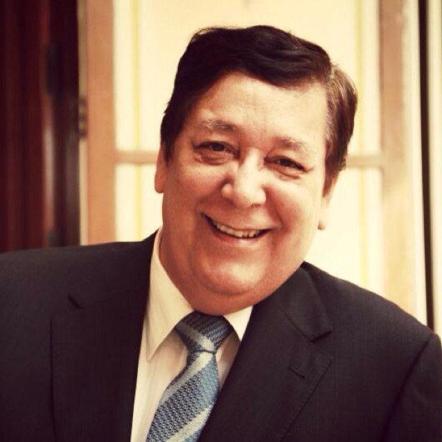 Ex senador de la republica del Peru,Doctor en Derecho y politologo, docente Universitario, con prestigio internacional.