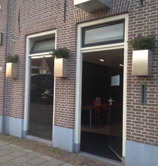 COACH heeft als doel om de leerling in een prettige, stimulerende werk- en leeromgeving en met een positieve benadering zelfstandig te leren studeren.