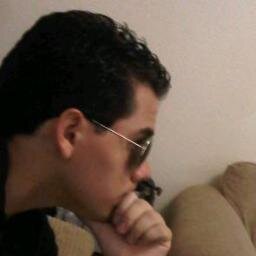 Quien es autentico asume la responsabilidad por ser lo que es y se reconoce libre de ser lo que es