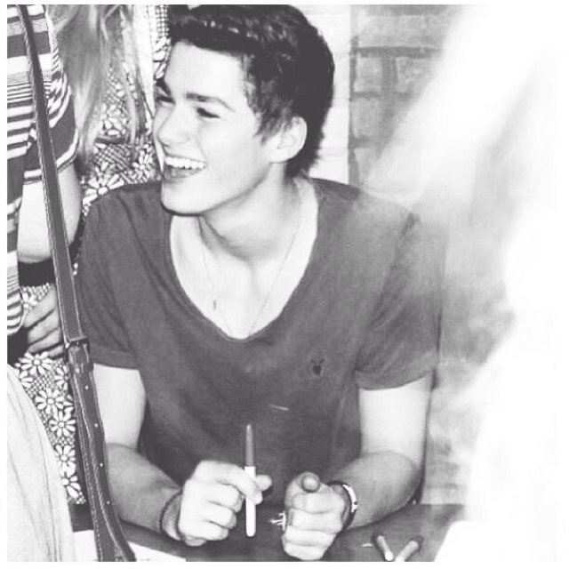 Youtubers ♡ Jack & Finn ♡ Louise on Omegle - 18/5/13