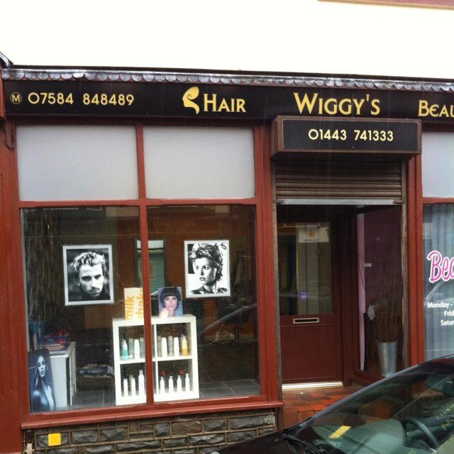 Wiggy’s Unisex Hair offers a range of hair styling options including cutting, colouring and restyles.