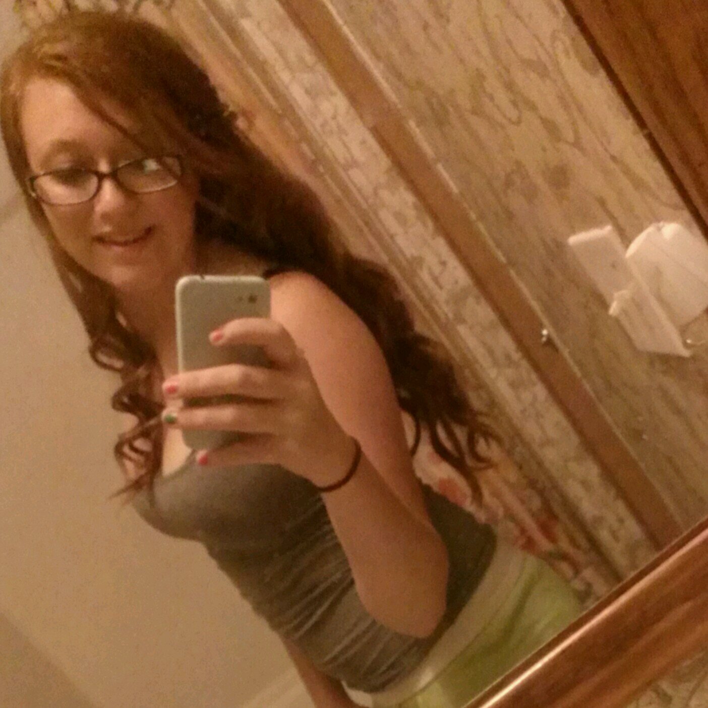 im tabbie i am me n if u cant stamd it then sit ur ass down with the rest of the bitcjes idc about!!