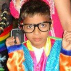 Hola me llamo deiler Andress*_*  Op 7
 Lo adoro , chao sigueme y te sigoo♥