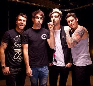 Los mismos de siempre, más motivados :)
Fans club de All Time Low en Chile.