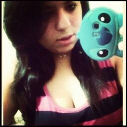#Louca, linda, sincera, adoro dormir,e viciada em internet e sms :3