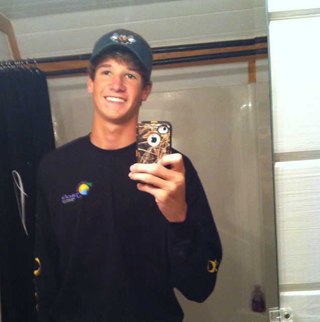 im athletic and a die hard georgia fan. i like hunting and fishing so follow me and you wont regret it