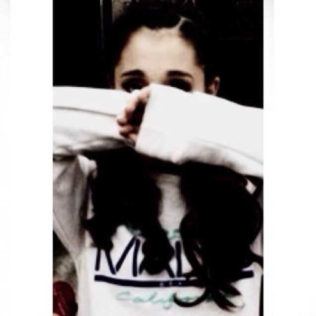 I've grown up unwanted, unloved, useless. I'm in love. Single/RP/16
