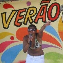 Locutora Nacional. Amante del Zouk - Lambada. Madre. Enamorada. Soñadora.