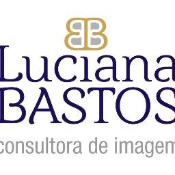 Consultora de moda e estilo, blogueira, apaixonada por moda.