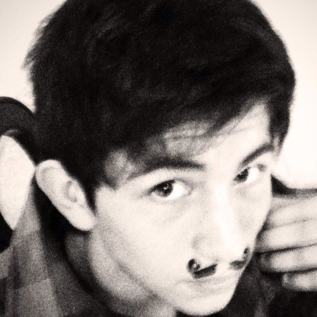 Mellamo enrique axel tengo 13 años , mi sueño es poder tocar en alguna banda !. (Hablo sobre musica : rock metal , hardcore). :)