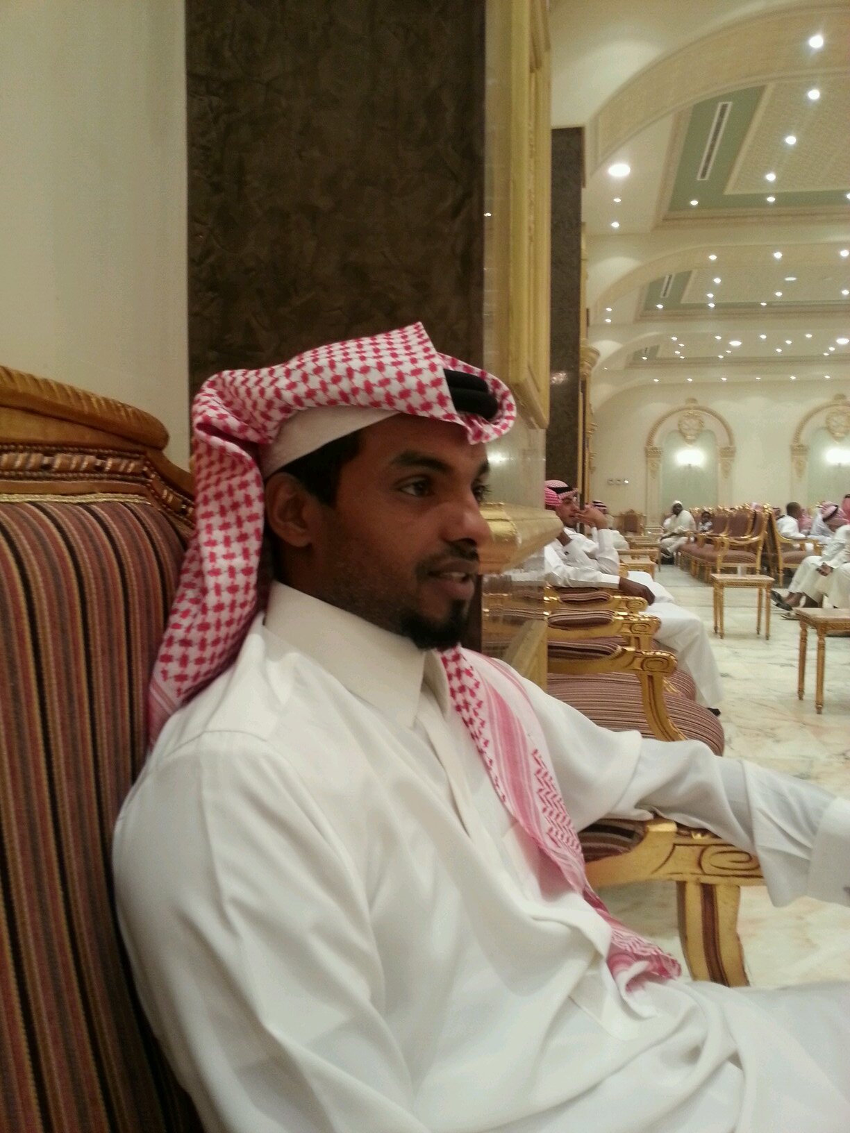 ممكن اكون بالنسبه للعالم مجرد شخص @ لكن بالنسبه لي كشخص ممكن تكون العالم      الرياض