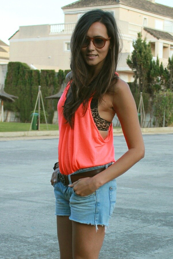 ¿Eres chica? Pues estas en la cuenta perfecta aquí encontraras todo tipo de modas ♥ sigueme y sumerjete en ropa , estampados, manicura, complementos, tacones..♥