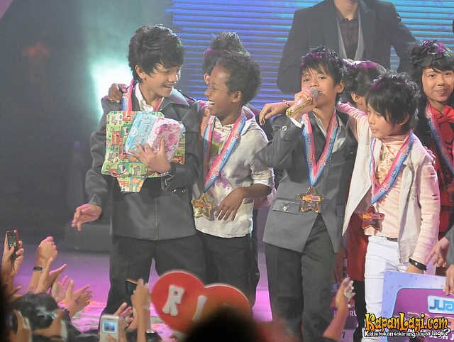 Iam ICILLOVERS! Problem? Saya disini ? Menyediakan FOTO-FOTO alumni IC 1234! Dan fact-fact IC 1234 ! SEKIAN TERIMAKASI ^^