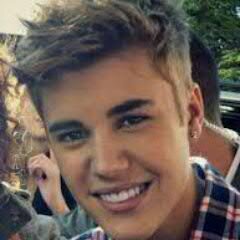 I love Justin Bieber.I have Bieber Fever. I'll be belieber forever.
I love play futebol with my friends.
