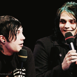 I spam Frank Iero and Gerard Way Pics! Enjoy xoxo
