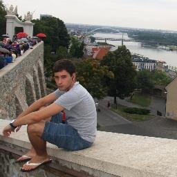 Después de ser príncipe troyano,decidí reencarnarme en esclavo de mis siguientes conquistas,no pararé hasta conseguirlo,desde la humildad y el esfuerzo.