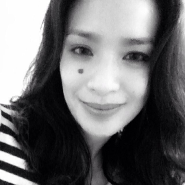 APPLE_Tofficial's profile picture. And so I'm trapped in this nightmare... 私はベルサイユが大好き！