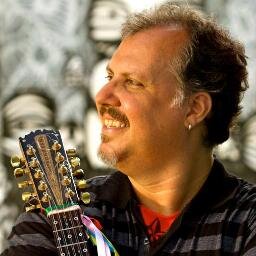 Produtora que agencia e assessora o Violeiro Chico Lobo. Cantamos a Viola, cantamos o Brasil!