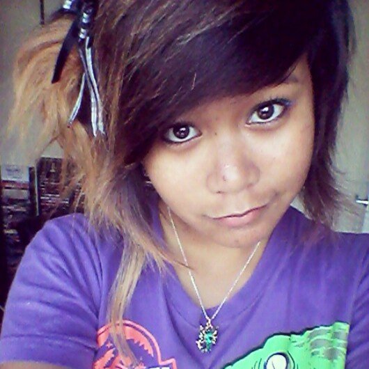 I adore music,coffee,cats,shit that sparkles,mint green,anime and lastly;my mom make amazing cakes. Spread the ♥.Peace~!