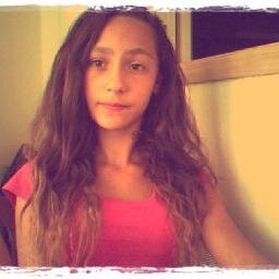 AybikeTardus's profile picture. Çikolataya bayılıyorum esmer erkeklere bam başka bişey :))