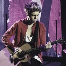 This is a free follow please follow my main account @inhaleeniall if you dont i will unfollow you. do not follow this account