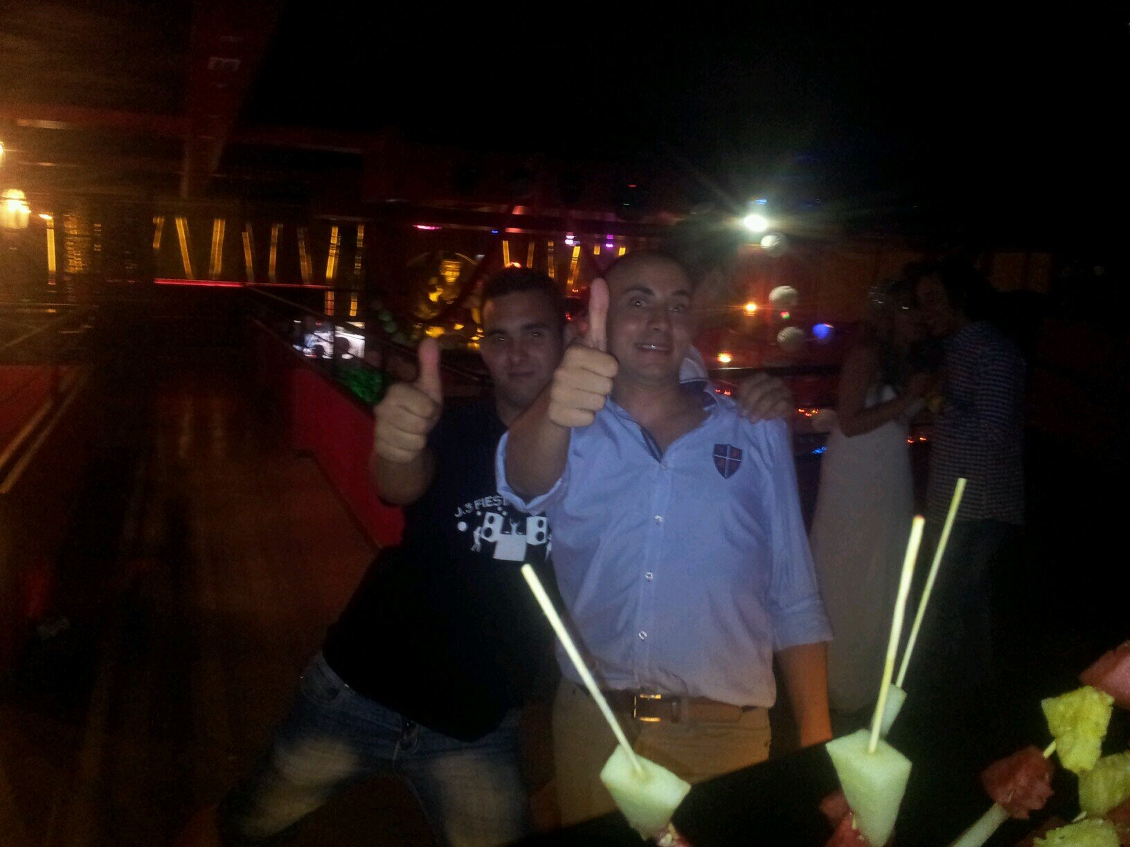 Componente de J3FIESTAS-KARTSFM, dj, remixer y amante de la buena musica...