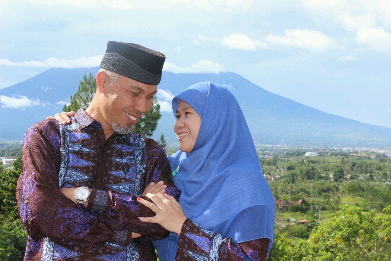 Hamba Allah yang terus berusaha menjadi yang terbaik | Istri dari suami yang luar biasa | Ummi dari 9 anak yang penuh ceria~