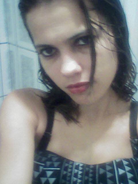 eu sou  amiga carinhosa e adoro fazer novas amizades quem quizer ser meu amigo e so me seguir
