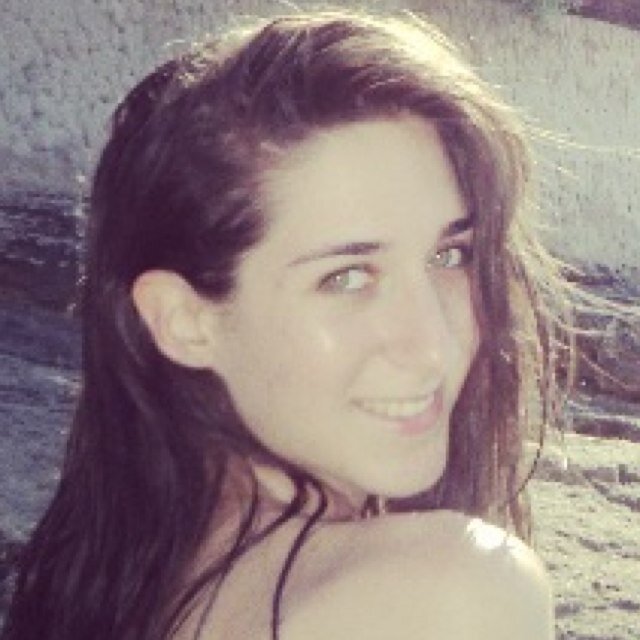 20, madrileña y minimédico en proyecto por la Universidad de Málaga. Intentando ser el héroe de mi propia vida. Viviendo distraidamente.
