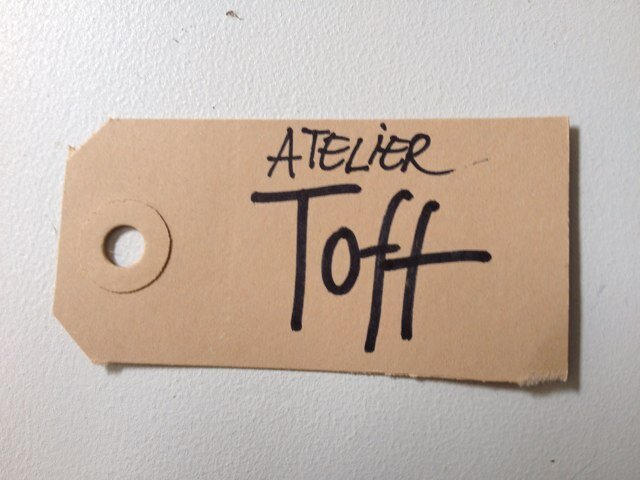Atelier waar handgemaakte fashion items worden ontworpen en gecreeerd van leer. Made in Emmen, Drenthe!