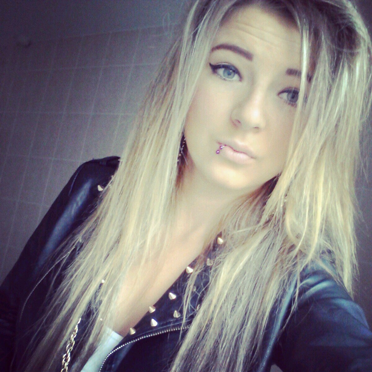 I'm from Poland, I'm 17 years old, live in the uk Nottingham .xx