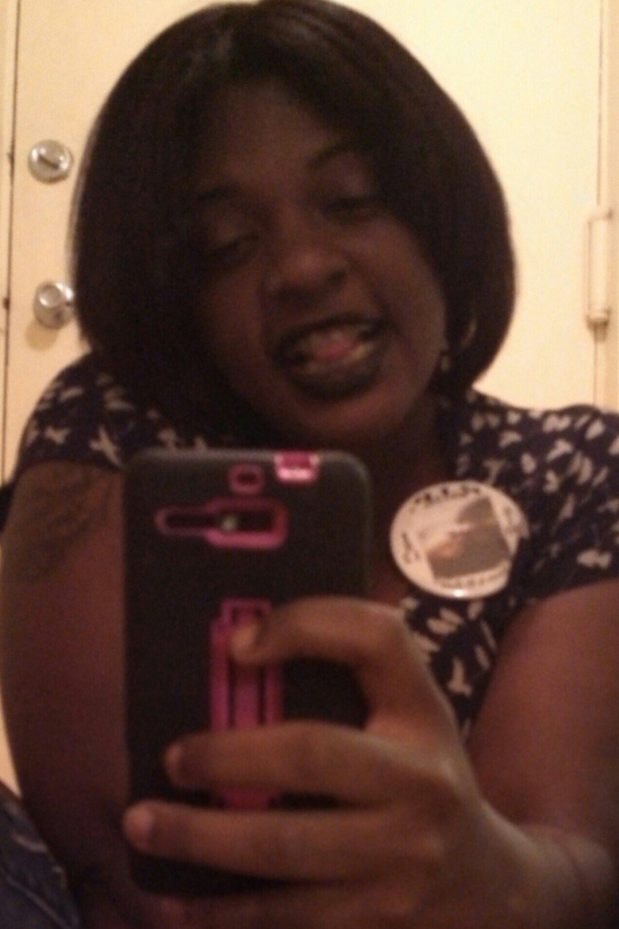 a REAL woman depends on no niggah , handles her bizNieeee && screams FUXK the police !!
FREE My CLYDE
RIP MOMMY&DEElicious , LOVEEyall !