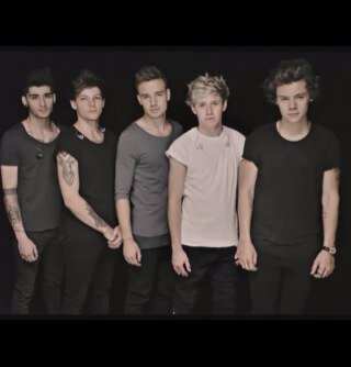 Hiiii! We love ONE DIRECTION!!!! absolutely love 5/5 boys follow to our accounts @gisels8 and @lauriiii981d