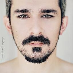 Model, oyuncu, az birz yakışlı, Mütevazi ;)
