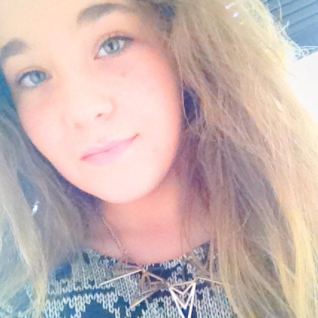 Hey! I'm Ellie~May and I ♡ Ed sheeran. {Follow me on Instagram: __ells1}w