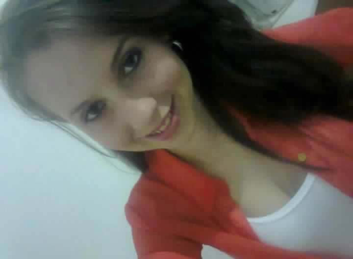 O que falar de mim, se a minha imagem é vc quem faz,mas minha vida sou eu que vivo!! Menina de defeitos e qualidades...
Basta conhecer...