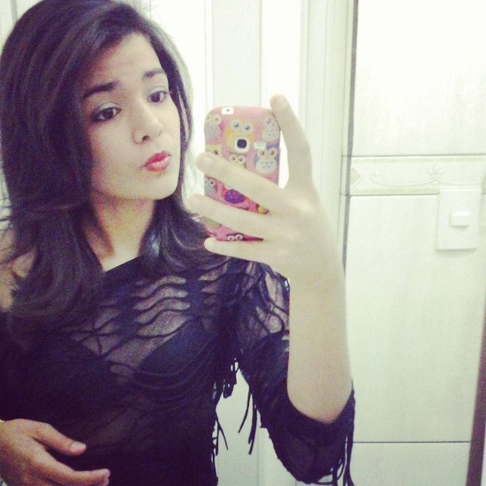 MoreMoreninhaa's profile picture. Não da pra entender, mas se tiver que ser assim será ♪ :'( . . . Dia 02-08 ♥