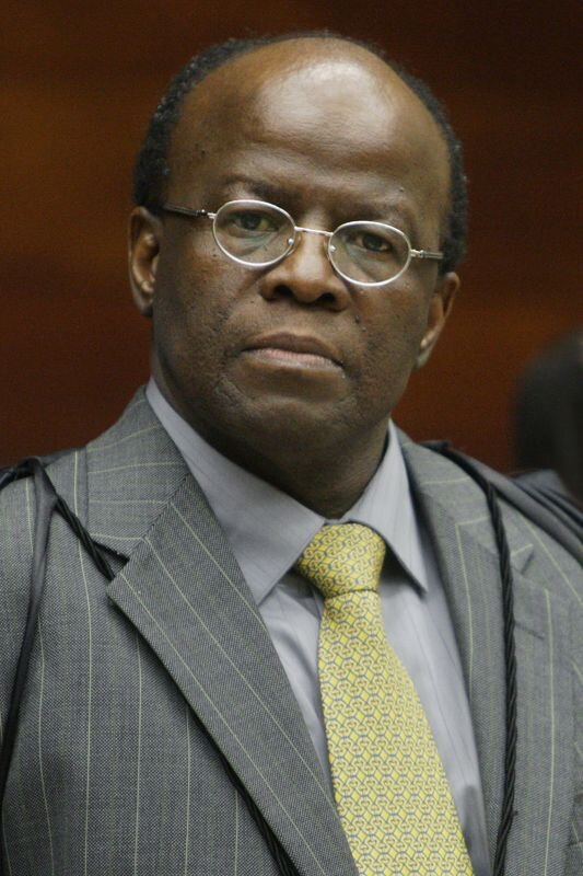 JOAQUIM BARBOSA é a única novidade na política nacional, com dignidade para ocupar o cargo de primeiro mandatário da Nação.